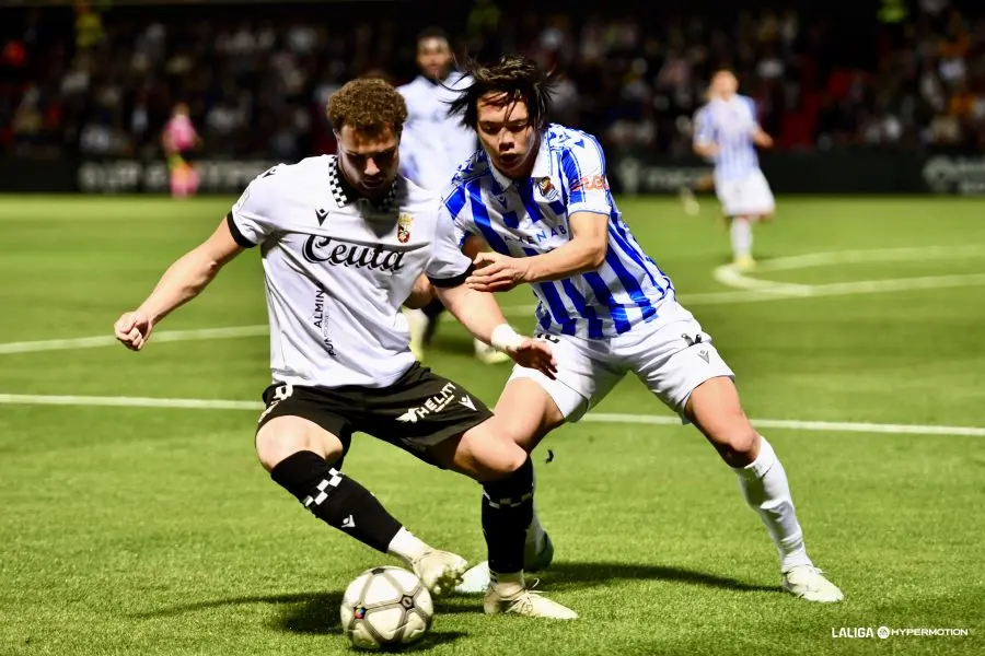 Marcos Fern&aacute;ndez, presionado por el realista Kita