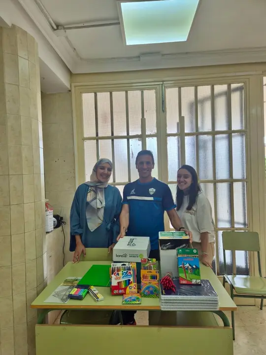 Jóvenes por la Dignidad entrega en los colegios el material escolar del evento ‘Diversión Solidaria II’