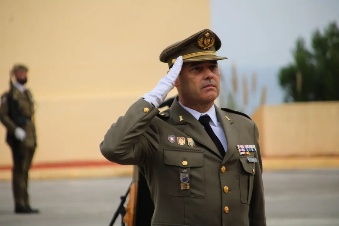 Foto 2 relevo RING 7. Saludo al Comandante General de Ceuta