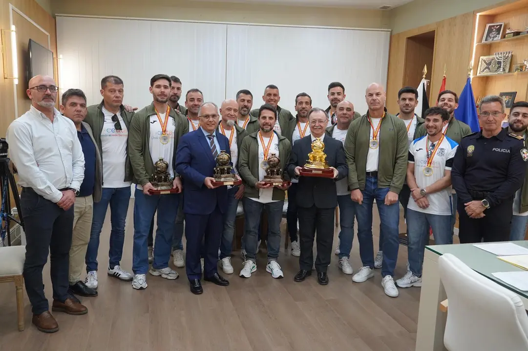 polic&iacute;as locales alcazaba recepci&oacute;n