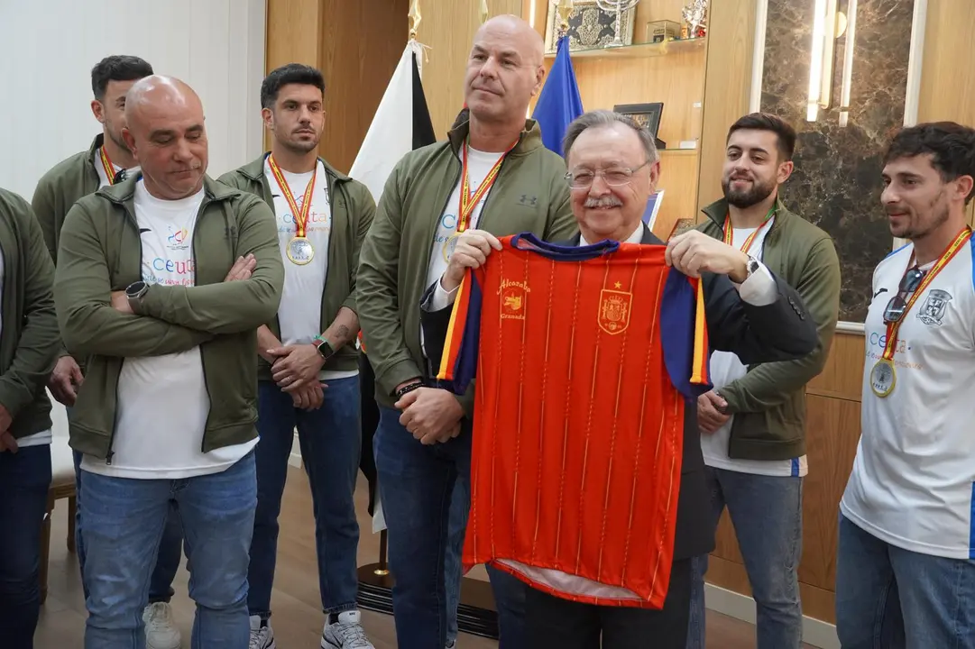 polic&iacute;as locales alcazaba recepci&oacute;n