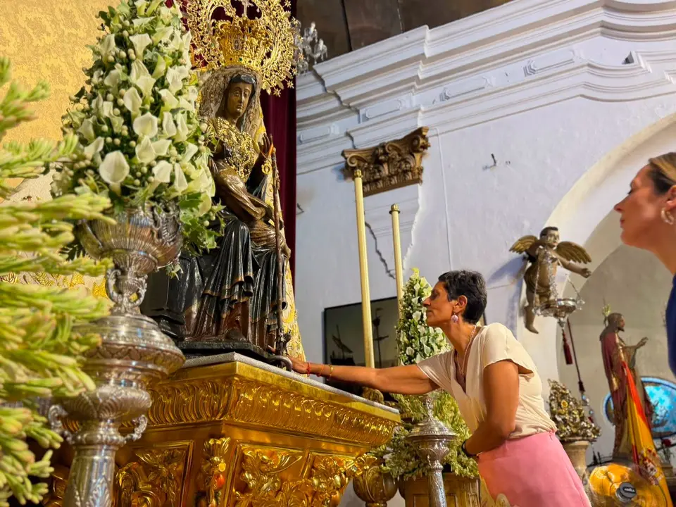 kissy pilar besamanos virgen africa (1)