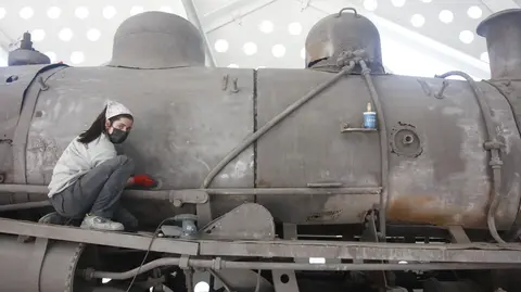 locomotora estaci&oacute;n ferrocarril