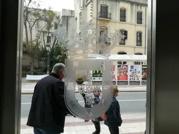 puerta asamblea
