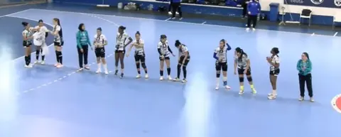 Las jugadoras del Estudiantes, antes de medirse al Alcobensas