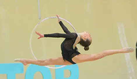 La gimnasta ceut&iacute; Sof&iacute;a R&iacute;os, en pleno ejercicio