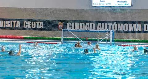 Una imagen del partido disputado este s&aacute;bado en la piscina 'Lorena Miranda' del Complejo 'D&iacute;az-Flor'