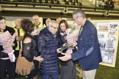 Manolo Vega recibi&oacute; un homenaje de O'Donnell y Betis de Hadu  hace tres a&ntilde;os