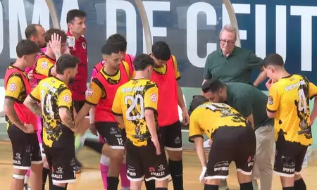 Los imperialistas, durante un tiempo muerto en el 'Guillermo Molina'