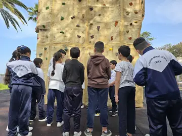 Un grupo de escolares, en el roc&oacute;dromo de San Amaro
