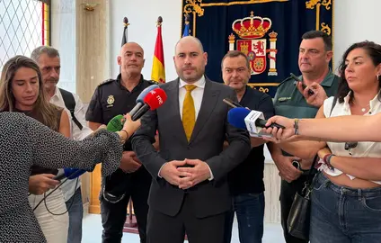 p&eacute;rez triano medios micr&oacute;fonos
