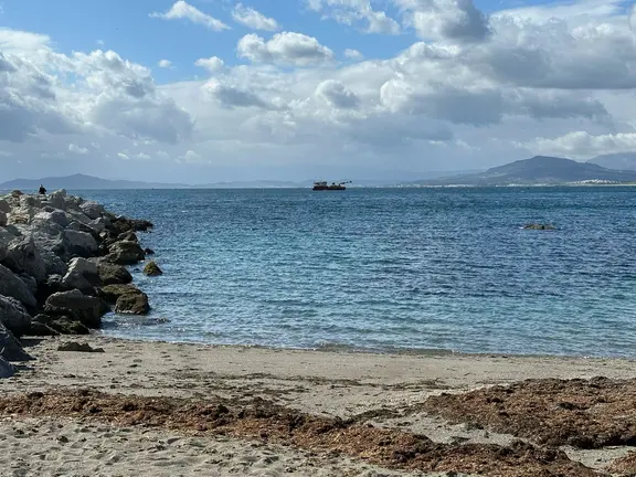 draga en la playa del chorrillo