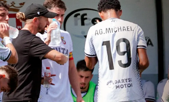 David Polaco, dando instrucciones a sus jugadores durante un partido