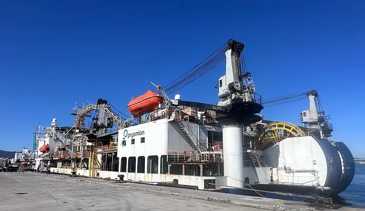 giulio verne buque cablero