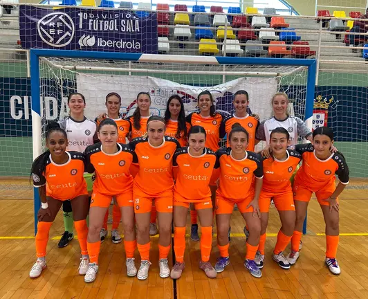 Formación del Camoens, este sábado, antes de medirse el filial del Torreblanca de Melilla