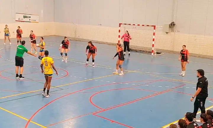 Un momento del partido disputado por el Estudiantes en Almería