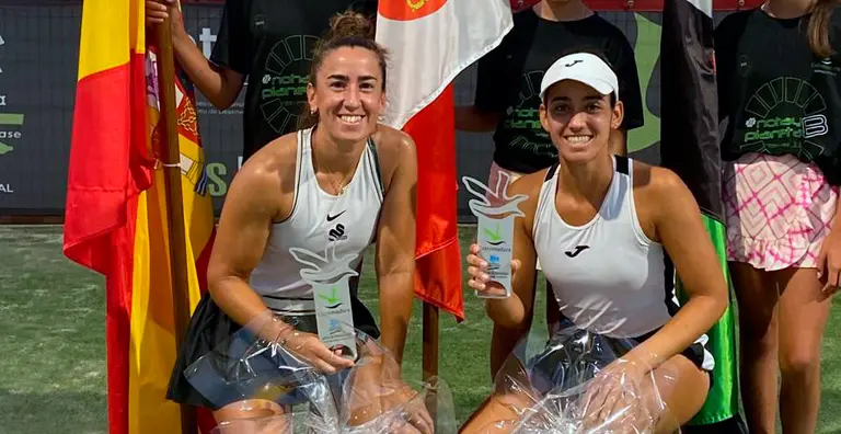 Olga Parres, junto a la alicantina Lucía Cortez