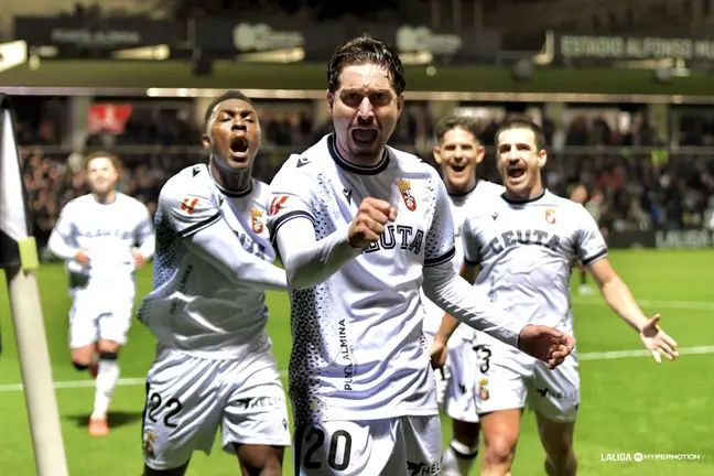 Campa&ntilde;a ha debutado con el Ceuta y ha marcado un golazo que ha supuesto el 2-1