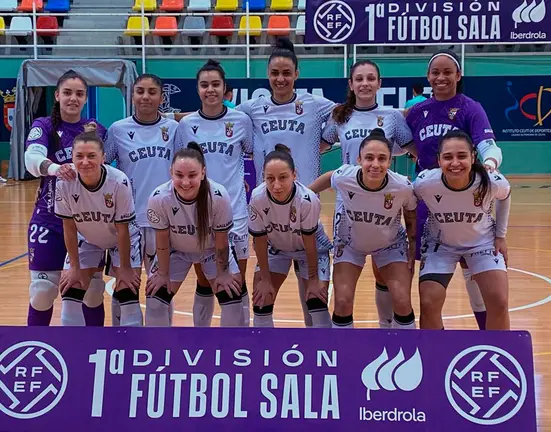 Formaci&oacute;n de la AD Ceuta Femenino, antes de medirse al Castro