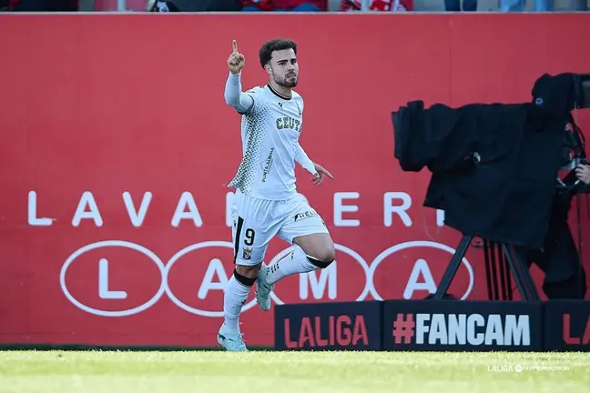 Marco Fern&aacute;ndez celebra el gol de la victoria en Miranda, octavo de la temporada en su cuenta particular