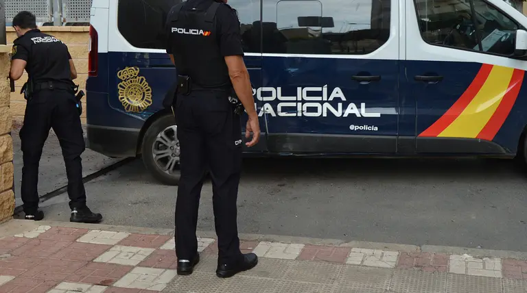 polic&iacute;a nacional 6
