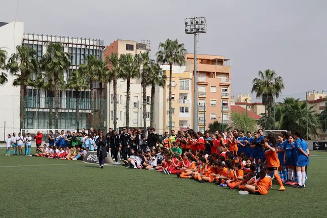Los distintos equipos, durante su presentaci&oacute;n en el campo 'Emilio C&oacute;zar'