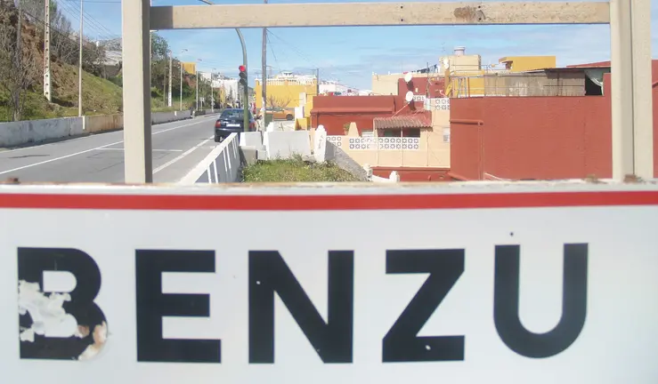 benz&uacute; letrero