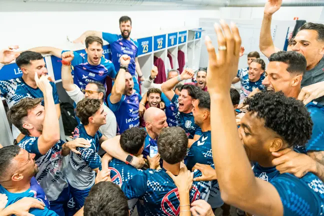 Los integrantes del Tenerife celebran su ascenso a Segunda