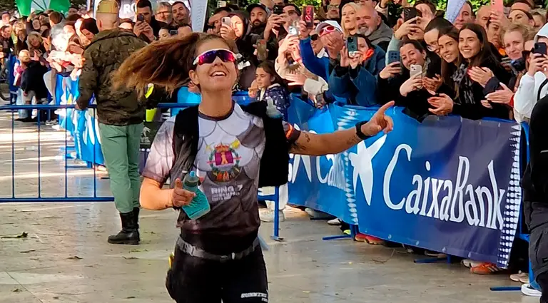 Mar&iacute;a Romero cruza la meta en los 101 Kil&oacute;metros de Ronda