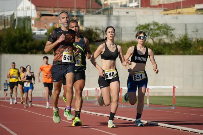 Un grupo de atletas, durante una de las pruebas celebradas en la pista de Loma Margarita