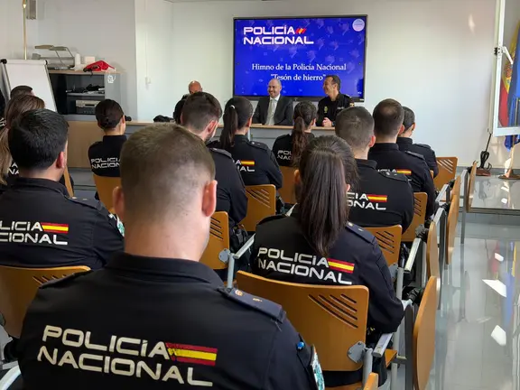 polic&iacute;a nacional p&eacute;rez triano delegado