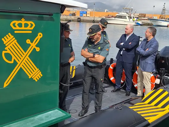 guardia civil servicio mar&iacute;timo p&eacute;rez triano
