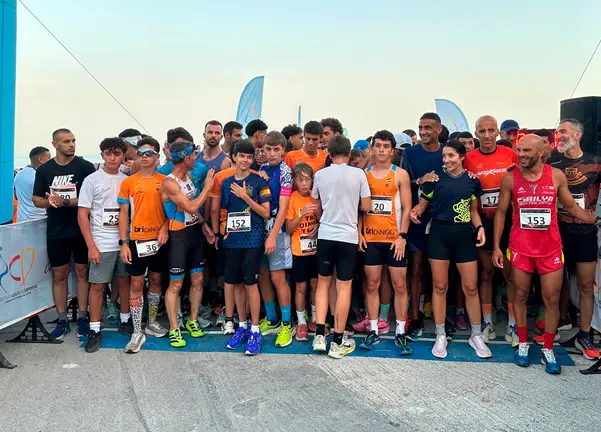 Los participantes, antes de tomar la salida desde la explanada de Juan XXIII