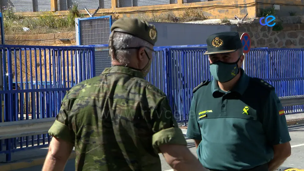 Guardia civil y militares en frontera