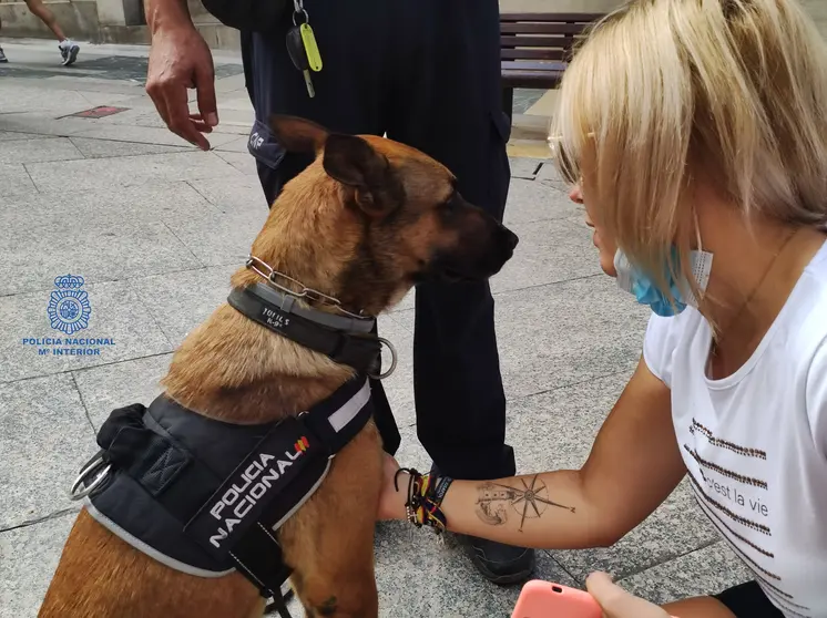 GUIA CANINO POLICIA - PERRO