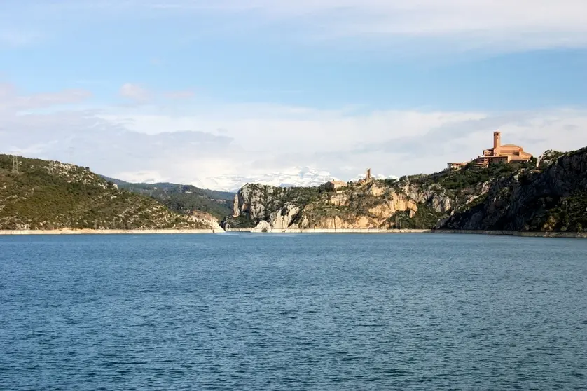 pantano oscense de El Grado.