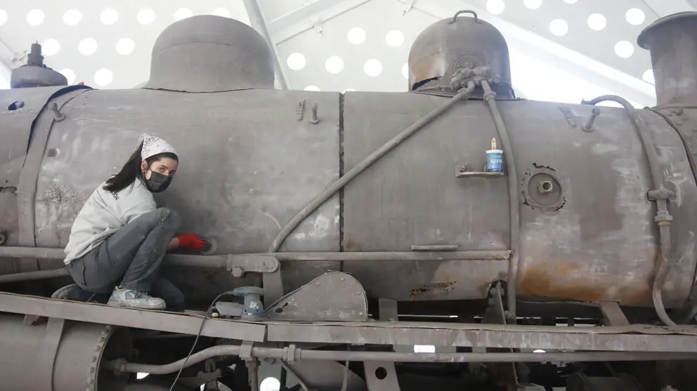 locomotora estaci&oacute;n ferrocarril