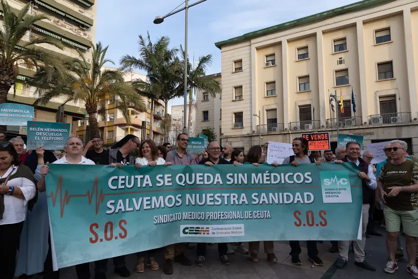 Concentración por la Dignidad de la Sanidad ceutí 2