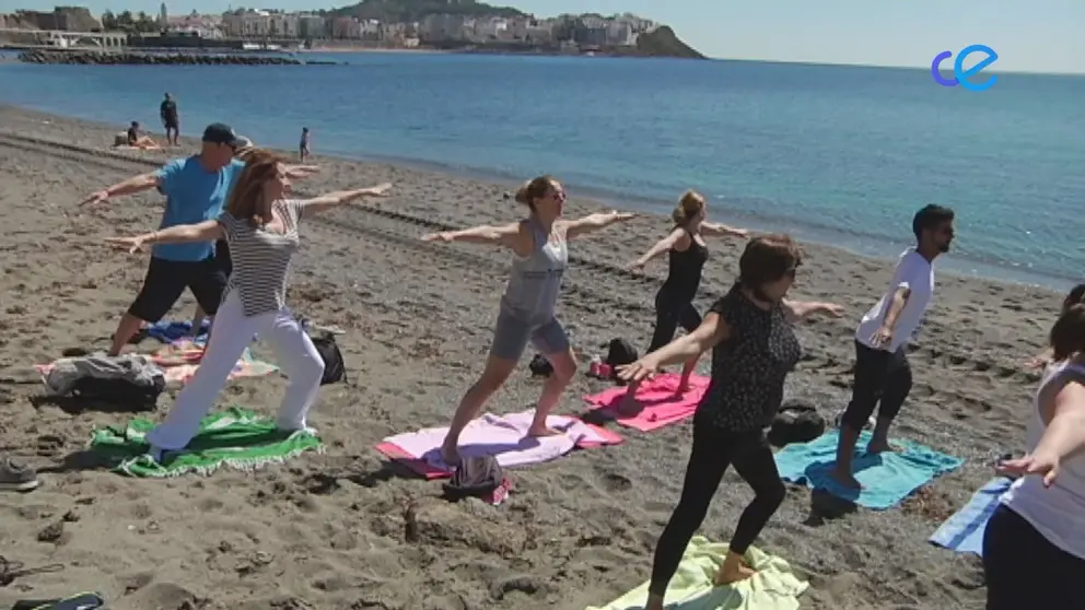 YOGA EN LA PLAYA