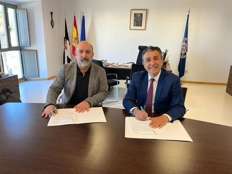 Foto convenio ACEFEP UNED