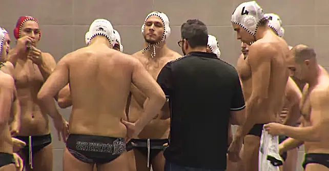 Peter Kubiscko da las últimas consignas a los suyos antes del partido