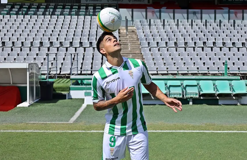 Kuki Salazar, en su presentación con el Códoba CF