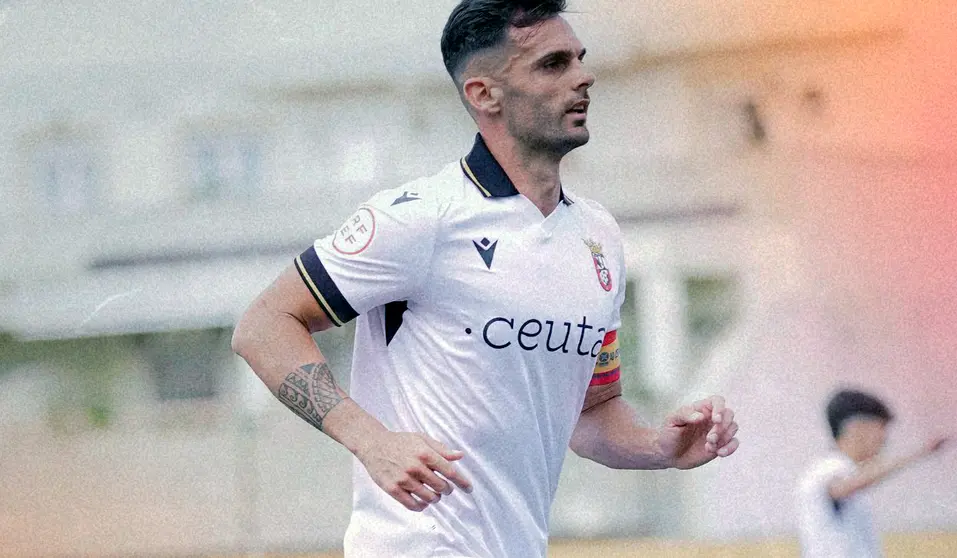 Cheíto, capitán del Ceuta B, durante el partido contra el Sevilla C