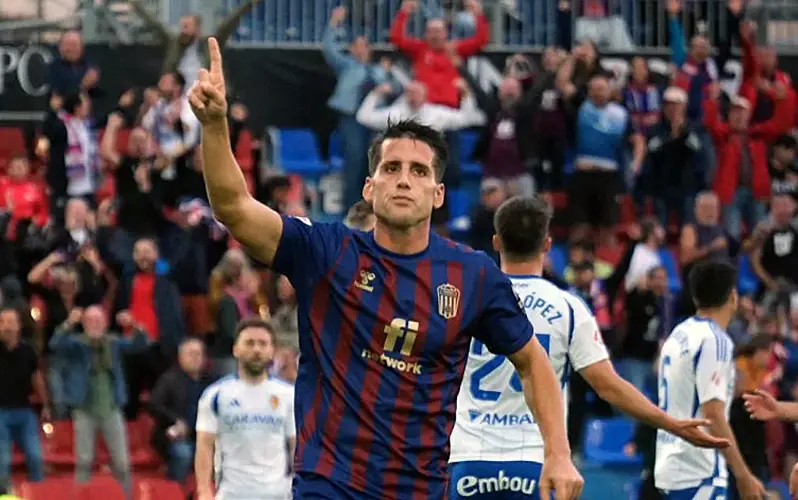 Juanto Ortuño celebra un gol con el Eldense