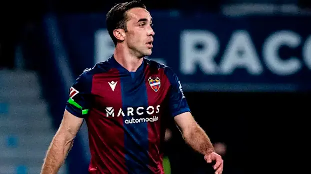 Manu Sánchez, nuevo lateral derecho de la AD Ceuta, en un partido con el Levante