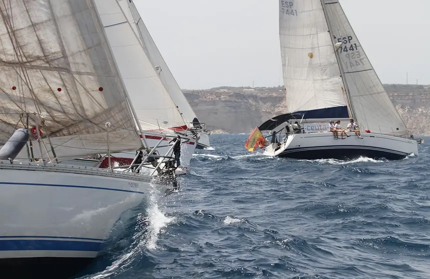'Ceuta Dos Disparates' en cabeza_regata
