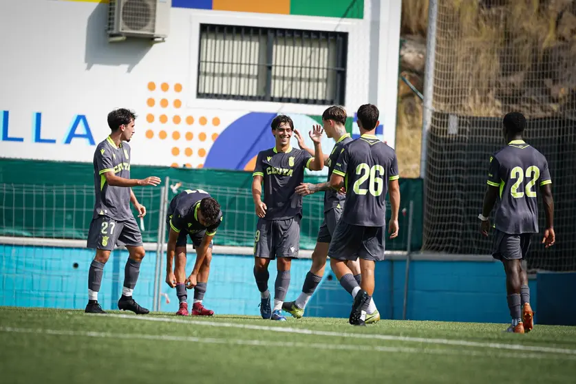 Los jugadores del Ceuta B celebran uno de sus goles en Marbella