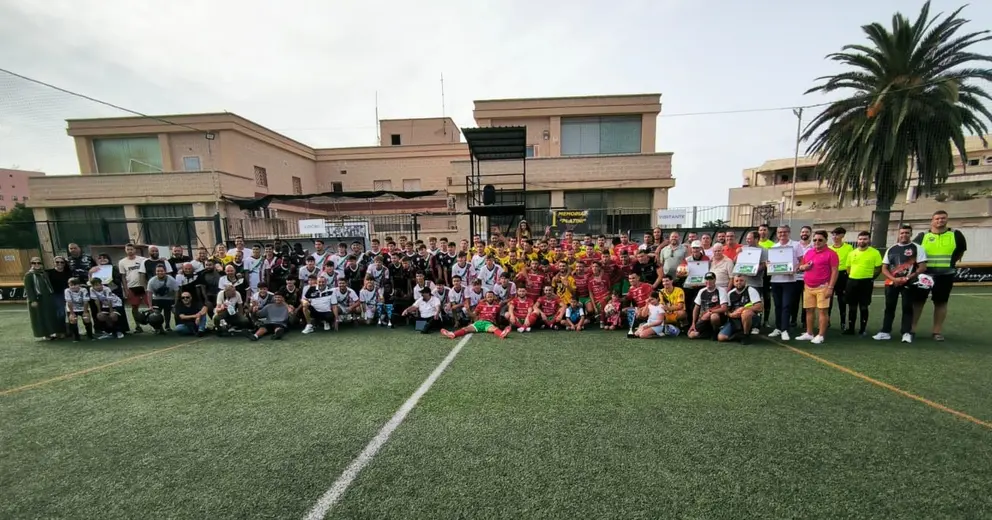 Foto de familia de los equipos Etihad que van a participar esta temporada en competiciones nacionales