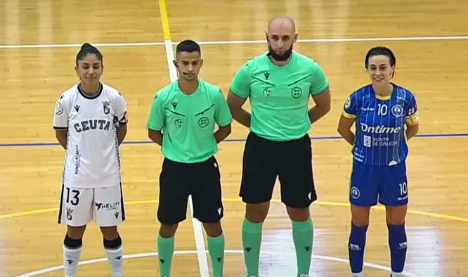 Las capitanas de Ceuta y Ourense, junto a la pareja arbitral