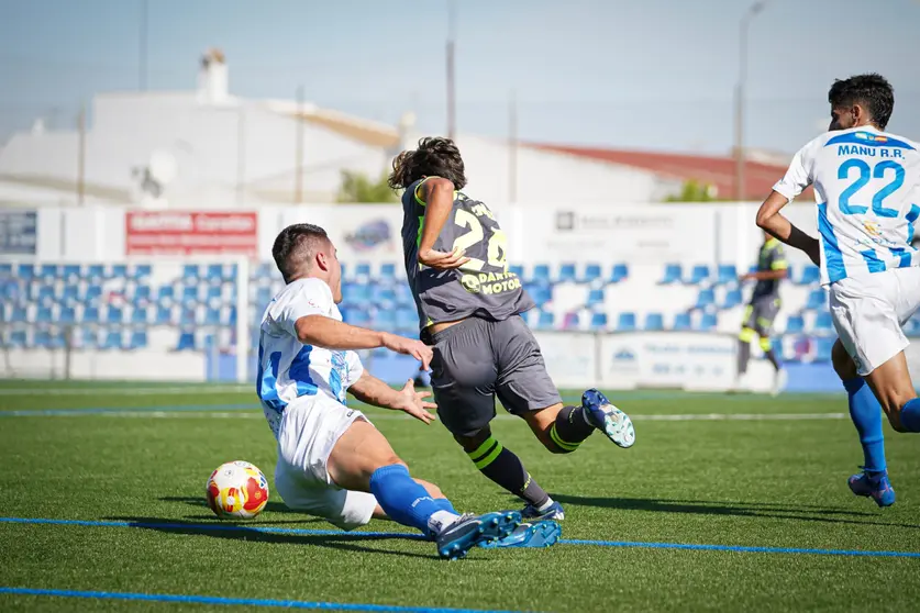 El Ceuta B se ha defendido con orden y se ha impuesto en el centro del campo tras el descanso